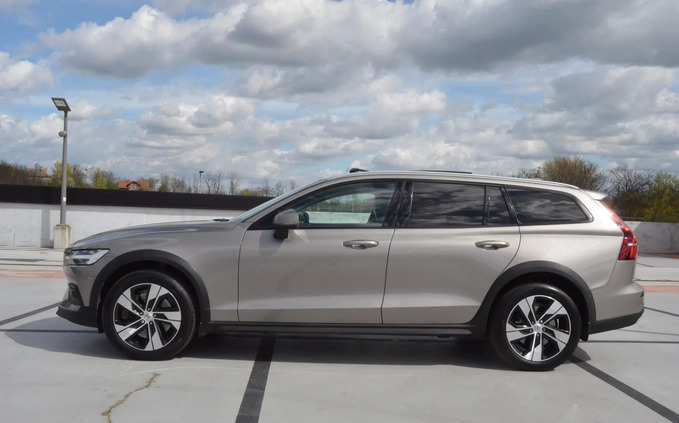 Volvo V60 Cross Country cena 135900 przebieg: 175000, rok produkcji 2021 z Zabrze małe 781